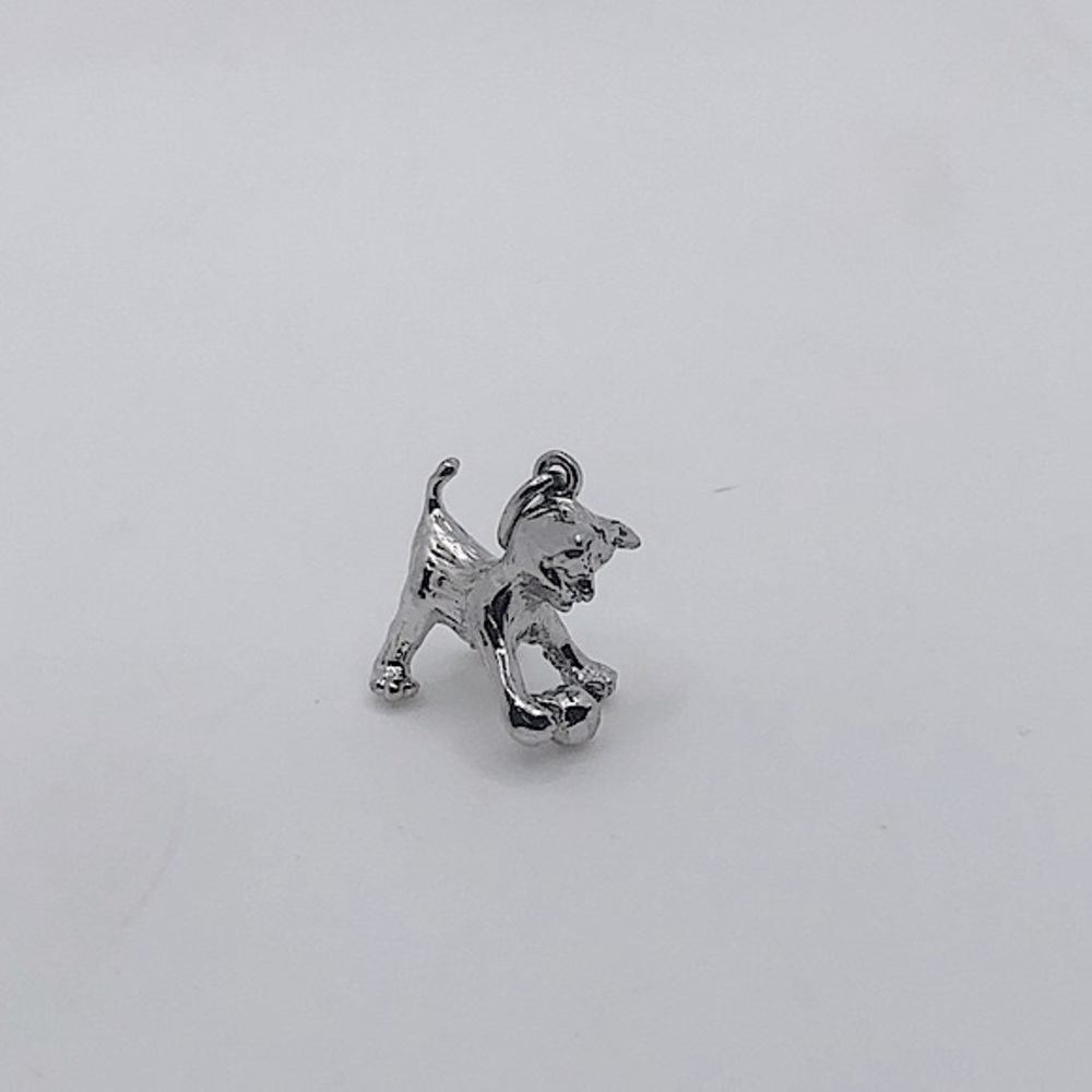 Vtg Sterling Silver Kitten Cat Playing w Ball of Yarn Pendant / Charm .6”